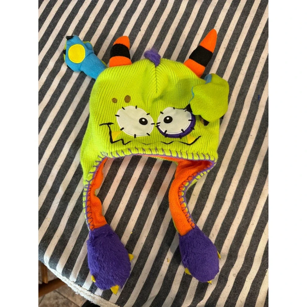 Flipeez Monster Knit Beanie Hat nteractive Flipping Arm Kids One Size